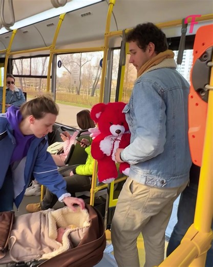 685K views · 4.7K reactions | Une femme a été stupéfaite de voir où une chaîne de gentillesse l'a menée. | Femme Heureuse | Facebook