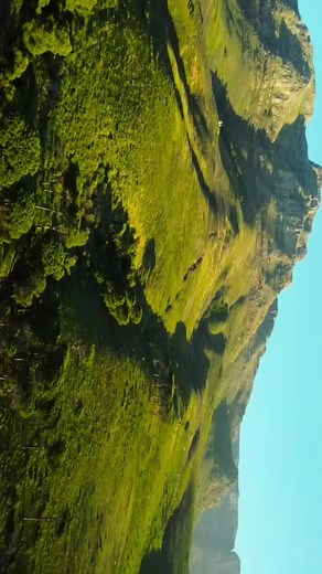 Table Mountain is estimated to be around 600 million years old, making it one of the oldest mountains in the world. It is significantly older than other famous mountain ranges like the Himalayas and the Rockies, which are only tens of millions of years old. The mountain’s formation began during the Precambrian period when the area that is now Cape Town was part of a supercontinent known as Gondwana. Over millions of years, the layers of sandstone and granite that make up Table Mountain were slow