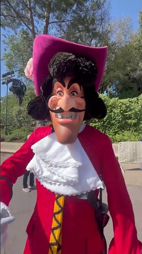 Meet Captain Hook at Disneyland🥁#disneyland #disney #disneyparks #disneycharacters #captainhook