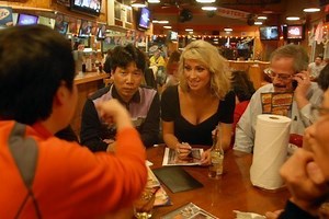 Saginaw woman wins 2011 Hooters Dream Girl competition