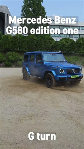 Turn as much as you want even in tight spaces, Mercedes Benz G580 G-turn