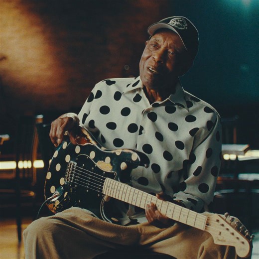 Introducing Strat Sessions 🎸 In this episode, we head to Chicago to talk all things Strat guitars with the legendary Buddy Guy and hear him perform “(I’m Your) Hoochie Coochie Man” by Muddy Waters, in collaboration with Christone "KINGFISH" Ingram. See the full episode at the link in bio. Learn more at fender.com. | Fender