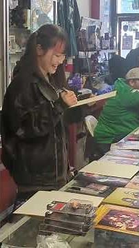 Maki Itoh TJPW AEW Pro Wrestler Draws Herself for a Customer at Zonks Pop Culture World Signing