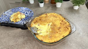 93K views · 3.2K reactions | Gateau di patate napoletano Ingredienti per 4 persone 1 kg di patate 250 g di provola o mozzarella 90 g di burro 160 g salame Napoli 100 g di pecorino Romano 100 ml di latte 4-5 cucchiai di pangrattato 1 uovo Sale q.b. Pepe q.b. | Carlo Gaiano | Facebook