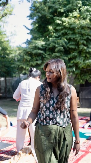 Jenil Dholakia | Yoga Teacher | Wellness Coach on Instagram: "Over time, practice moves from pose to prose. Less about how it looks, more about how it reads within 📿🧘🏽‍♀️✨🖋️ Have you felt this shift? yoga fundamentals, asana grammar, conscious sequencing, embodied intelligence, breath-led movement, yoga education #YogaPractice #YogaPhilosophy #EmbodiedMovement #jenildholakiayoga #posetoprose"