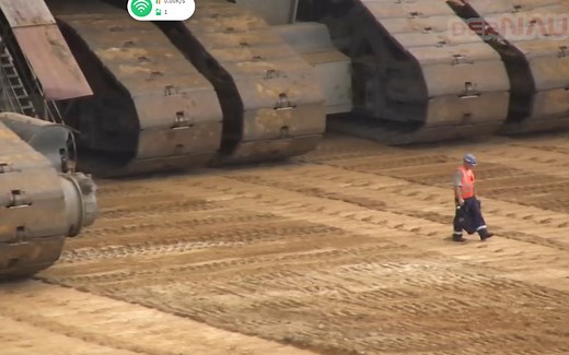 德国bagger 258巨型轮斗挖掘机，前几位最大行走机器之一