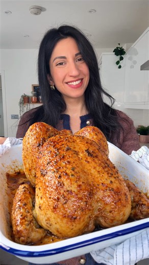 FloFlo|Healthy Recipes on Instagram: "#AD🍗 My mum roast chicken Every time we go back to Italy, there’s one dish Alan and I ask for every single time: my mum’s roast chicken 🤍 It’s genuinely the best in the world. I don’t think anything will ever compare to it… but this is the closest it gets — and it’s fenomenale. Garlic, rosemary, really good olive oil, crispy skin and juicy meat. Simple, comforting, and done properly. Why you’ll love this recipe: ✅ Easy to make even for first timers ✅ Crisp