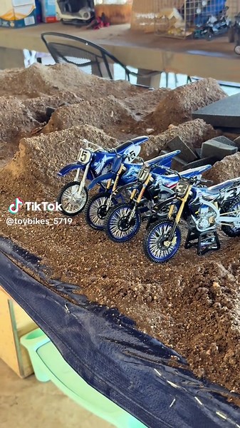 Exploring Toy Dirt Bikes for Supercross Tracks