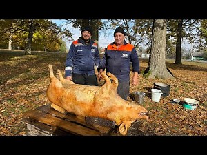 Carving a pig with one knife. Video lesson on how to carve a pig carcass. An experienced butcher ...