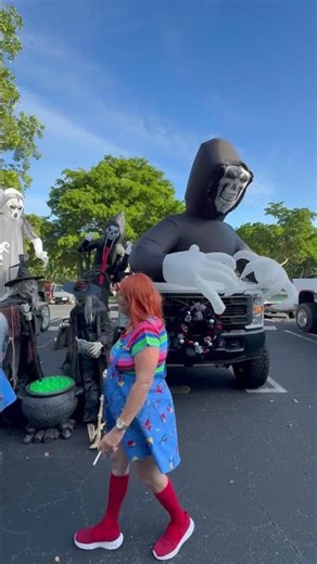 truck halloween decorations are SICK