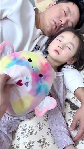 Mom doesn't want your money, she's just tired from holding you. 😂 #funny #cute #newborn