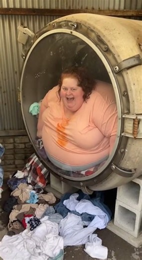 Susan testing the World's Biggest Washing Machine 💀 #washingmachine #prank