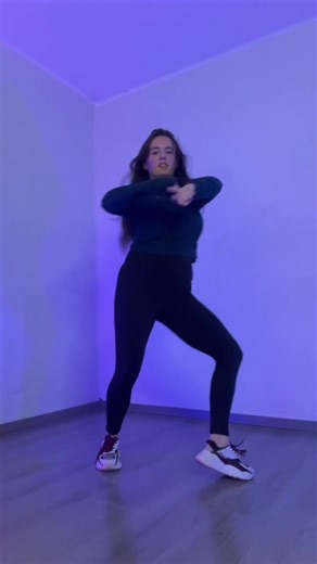 Alguna vez habias visto un baile de bachata con pasos urbanos !? Me gusta ✨🤓🔥 #lamala #bachata #aprendeabailar