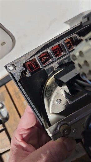 Volvo Penta 2002 marine diesel - clean warning lights in engine control panel - @chrisflynn2800