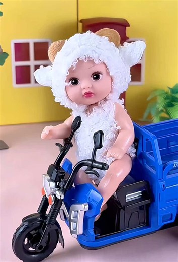 The Barbies are driving to go play.#barbie #joy #cartoon #BarbieUSA #toys