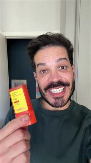 O protetor solar é o passo mais importante da rotina de skincare, e esse Bastão FPS 60 da Sallve facilita muito o uso no dia a dia. Ele oferece alta proteção contra raios UVA e UVB, é muito resistente à água e ao suor e tem aplicação prática, perfeita para reaplicar ao longo do dia sem fazer bagunça. Um produto que une proteção, praticidade e conforto em qualquer rotina. #ViralTikTokShop #CuidadosNoInverno #Skincare #Sallve #Achadinhos