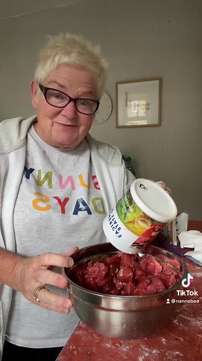 Delicious Steak and Kidney Pudding Recipe for Slow Cooker Comfort