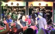 John Barrowman and Stephen Amell 囧宝,糖哥,绿箭侠剧组唱歌