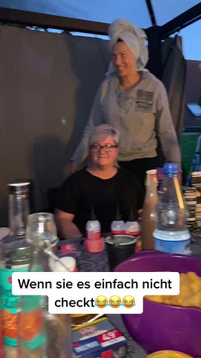 😂😂😂😂 wenn sie denkt das Handy redet😂😂😂#fyp #momslife #giraffe #checknet