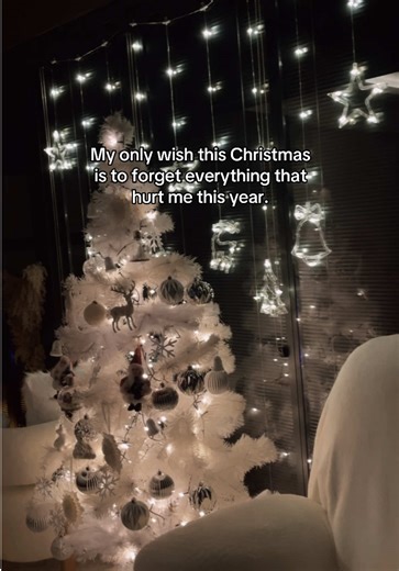 Merry Christmas to everyone… and especially to those who are quietly hurting. I see you. 🤍🎄 #relatable #mentalhealth #healing #selfreflection #fypシ゚