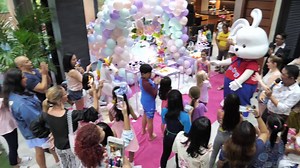 Kendra's party at our new home was a must! And this is how it turned out! So happy for Kendra, she wanted to see unicorns, she wanted a swimming party, and even sleepover of her close friends. And we made it happen! Super special date! Here's some highlights! Enjoy 🙂 | Team Kramer