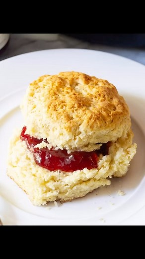 Southern Cathead Biscuits Recipe: 😋🍴 Dive Into Southern Comfort Food! 🍞🐱‍👓 Master the Southern Cathead Biscuits recipe! These giant, fluffy biscuits are the ultimate comfort food from the south.😋🍴 Perfect with jam or gravy, and even tastier when shared with loved ones. Get your apron on and let’s start baking! 🎉👨‍🍳 | A SPICY PERSPECTIVE
