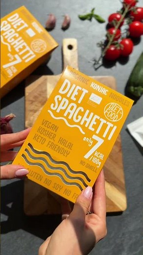 Fit makaron konjac z pieczonymi warzywami i mozzarellą – szybki obiad low carb!