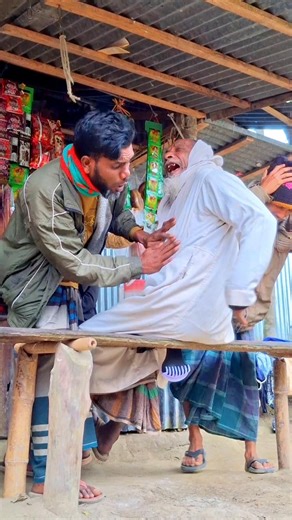 বুকের ভিতর থাইকো বন্ধু যাইওনা দূরে 🙄😁#dance #song #unfrezzmyaccount #tiktokviralsong #banglanewdance