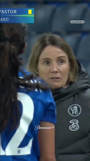 Katie McCabe avoids a late foul call on Thompson, while Bompastor is sent off for protesting 👀