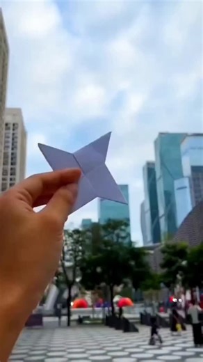 DIY Crafts on Instagram: "How to make a boomerang ninja star🤩 it really returns, diy making a paper ninja star, simple paper ninja star making, easy paper ninja star for kids #reels #shorts #crafts #ninjastar #explore"