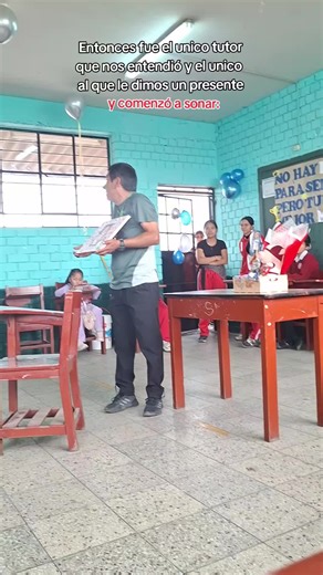 Totalmente felices con el tutor que nos tocó. 💗 #promo25🎓✨️ #tutor