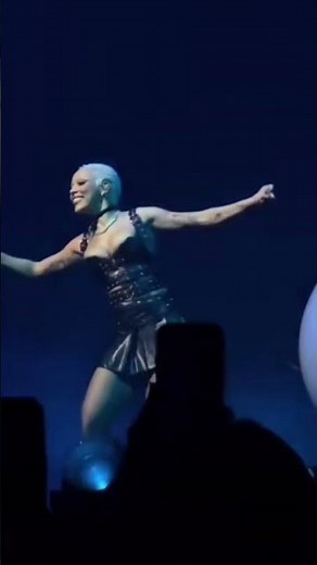 Doja cat twerking in a miniskirt 🍑🥵💦💯#twerking #twerk #booty #dance #twerkqueen #ass #girls #explore