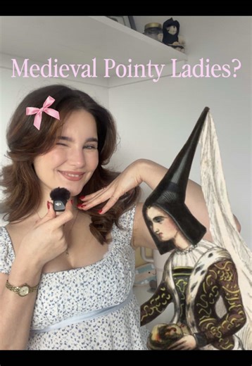These headdresses we’re no joke. When we think of medieval Europe many people think of these headdresses without knowing the name of them. The height of Hennin headdresses in the medieval period were no joke and were staples in medieval courts. #History #historytok #historytime #historytiktok #medieval