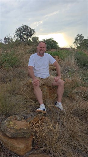 My liedjie Grond verlaat. Luister die volle lied hier : https://my.spread.link/vsrl Arno Venter Indi Hub | Robbie Wessels