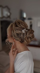 This one habit changed my career: constant skill development. In our bridal industry, staying up-to-date with the latest techniques and trends is crucial. Even if you feel confident in your skills, there’s always room for growth and improvement. 💪 I still take courses to develop my skills and discover new techniques. It’s essential if you want to grow and be the best in your niche! 🏆 Education isn’t just about learning new hairstyles; it’s about expanding your creativity, boosting your confide