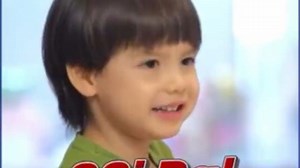 Dindin教侄子Niccolo学习英语，两人都投入得忘了自我