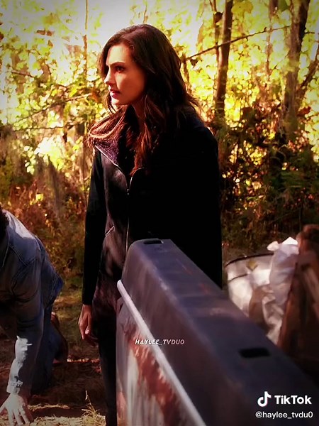 Hayley Marshall's Wolf Eyes Transformation | The Originals