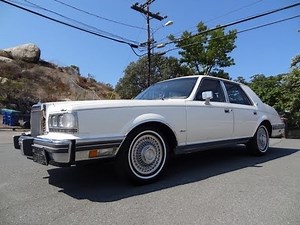 Bustle Back Lincoln Continental 1982 Givenchy / Signature V8 Test Drive For Sale Video Review