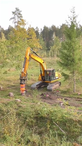 Want to see us remove 158 stumps in one go? Initially, this timelapse was 54 minutes long, but we packed it into just one. #forestry #stumpgrinding #machinery #heavyequipment #treestump #landclearing #stumpremoval | Dipperfox