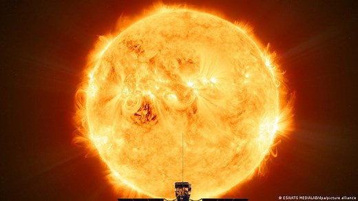 How much mass does the sun lose per second?