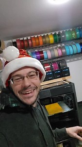 Here are a few answers to some questions I received after posting my first video about this 24 color setup on the @bambulab_official H2C. Any questions not covered? Leave them in the comments! No, there isn't a lot of waste as my textile prints tend to be very thin. The two samples shown are 3 grams and 7 grams of poops. No, filament changes don't take 5 years. these two prints were done in 2.5 hours (left) and 4.5 hours (right). Ptfe tubes are recommended to be the shortest length possible whil