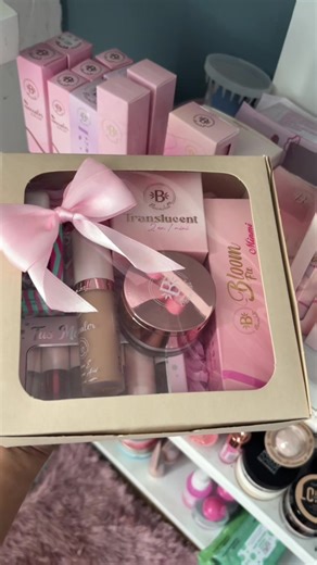 Cajita de Maquillaje Bloomshell: Explora lo Esencial