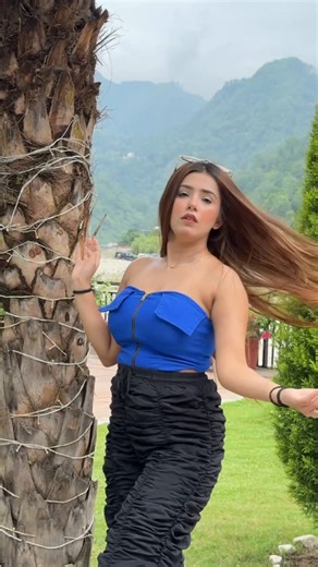 Roonak Sachdeva (Sneha) on Instagram: "Ooouchh .. 😍 . : #trend #foryou #reels #reelsinstagram #love #trending #trendingreels #snehasachdeva26 #fun #dance #transition #transformation #travelling #pahad #mountains"