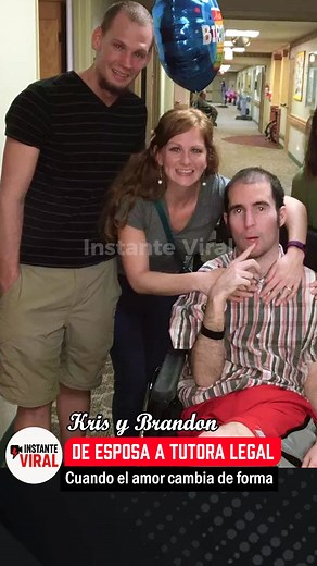 Cuando Brandon Smith sufrió una lesión cerebral, su esposa Kris Armstrong estuvo a su lado en todo momento. Aunque el matrimonio terminó, ella nunca lo abandonó. Hoy, junto a su nuevo esposo, cuida de Brandon con amor y compasión, demostrando que el verdadero cariño trasciende cualquier vínculo. #HistoriaReal #AmorIncondicional #FuerzaDeVida #HistoriasQueInspiran #AmorEterno #LealtadVerdadera #Instanteviral | Instante Viral live