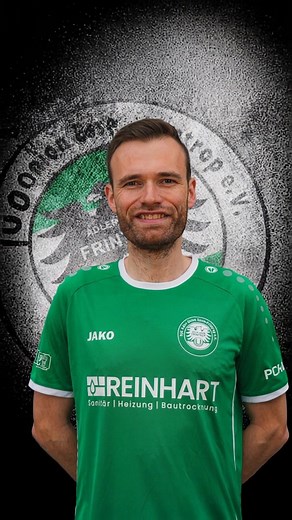 Fußball #AdlerUnion Info: Vorfreude auf den Mitaufsteiger Holzheimer SG vs. DJK AdlerUnion Frintrop Anstoß: Sonntag, 02.11.25 – 14:30h – BSA Holzheim Reuschenberger Straße 30 – 41472 Neuss Neuland beim Duell der Neulinge in Neuss-Holzheim Trainer Jesco Neumann, 37, Inhaber der A-Lizenz, hatte nach der deutlichen Auswärtsniederlage beim VfB Homberg eine Reaktion gefordert. Und die Spieler des Fußball-Oberligisten Holzheimer SG lieferten. Das zweite Auswärtsspiel in Folge gewannen sie in der Vorwo