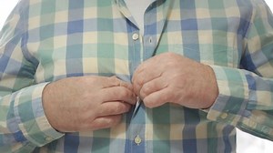 Shooting Person Relaxing Opening His Shirt: vídeo stock (100% livre de direitos) 1095395923 | Shutterstock