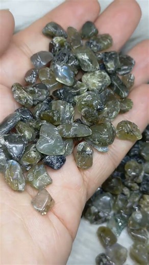 Madagascar Labradorite Chips 微抛光拉长石消磁石 ✨ #labradorite #crystalchips #healingstones #semipolished