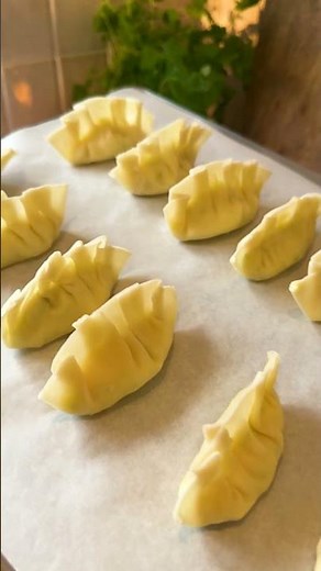 Kaasdumplings met homemade crispy chili olie - Allerhande