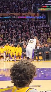 939K views · 15K reactions | Miraaa Woooo!! Porqué se agarra la mano izquierda el lloron este!!  sin los libres se mueren y esto es real señores tapón limpio 來藍藍藍藍藍 que mediocridad de jugador #AneudyFaker  | Aneudy FAKER | Facebook