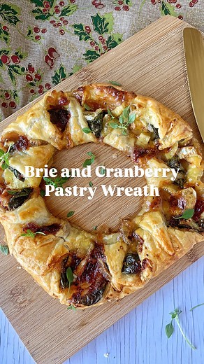 ✨ Pastry Wreath✨ Day 5 of 25 Days of Christmas 🎁🎄🎅🏼 Ingredients: * 1 sheet puff pastry, thawed * 125g brie, sliced * 100g cranberry sauce * Handful of basil * 1 egg, whisked Method: 1. Preheat oven to 180°C fan bake. 2. Place a large piece of baking paper on the bench then place your sheet of puff pastry on top. 3. Take a small bowl and press it down in the centre of the pastry to make a mark. 4. Remove the bowl, then in the centre of the circle, make 4 cuts as if cutting a pizza into 8 piec
